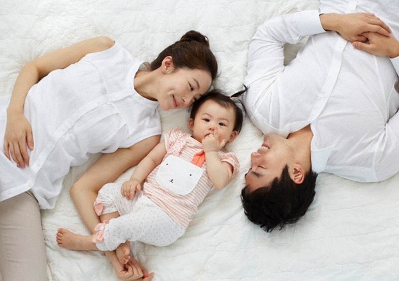 Không nên kéo dài thời gian cho trẻ ngủ chung với cha mẹ để con rèn tính tự lập sớm