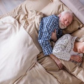 Bí quyết giúp người già lão hóa ngủ ngon hơn