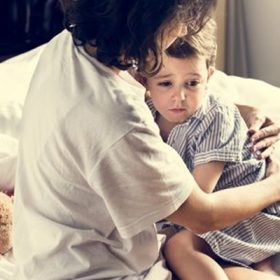 Cách dỗ trẻ tự kỷ đi ngủ