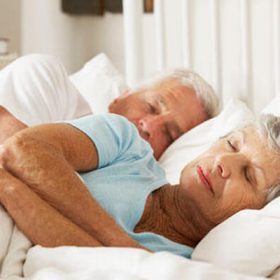 Giấc ngủ và sự lão hóa có tác động qua lại lẫn nhau như thế nào?