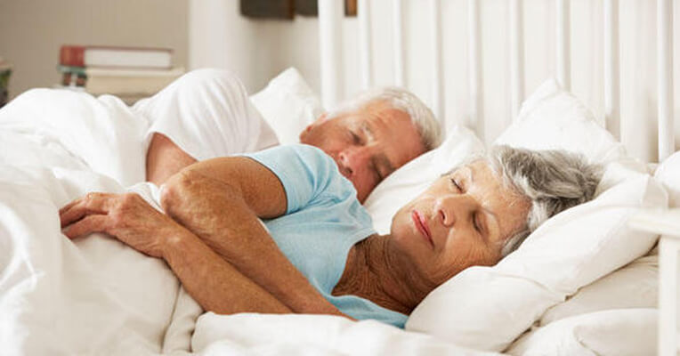 Giấc ngủ và sự lão hóa có tác động qua lại lẫn nhau như thế nào?