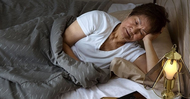Những vấn đề về giấc ngủ thường hay gặp ở người lớn tuổi