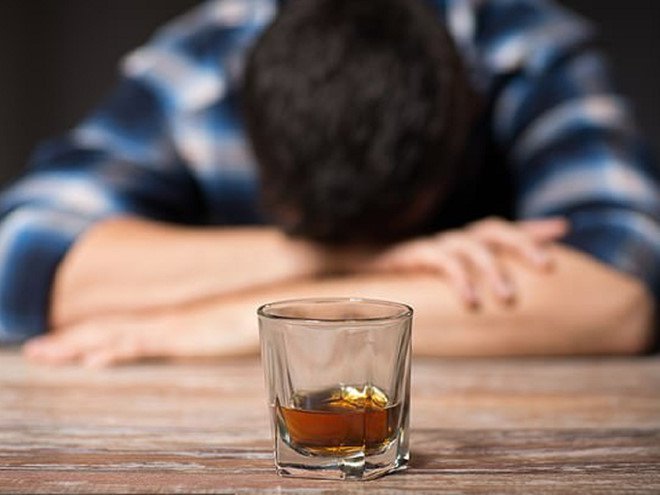 Uống rượu vào ban đêm không tốt cho sức khỏe và giấc ngủ