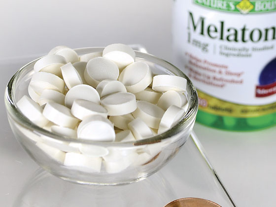 Melatonin là một loại viên thuốc bổ sung dùng để chữa bệnh mất ngủ