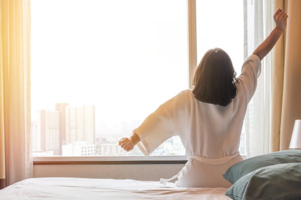 Ngủ sớm thức sớm có thể giúp tinh thần phấn chấn cho suốt một ngày làm việc và hoạt động hiệu quả