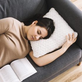Ngủ quên trên ghế Sofa