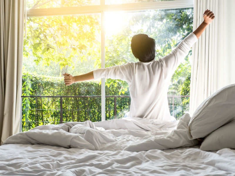Ngủ ngửa đúng cách để căng tràn năng lượng sau khi thức dậ