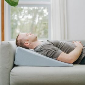 gối chống trào ngược dạ dày