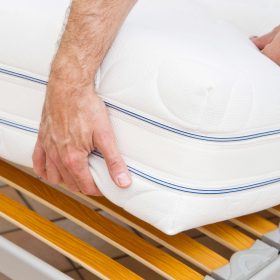 Nên nằm nệm cứng hay mềm