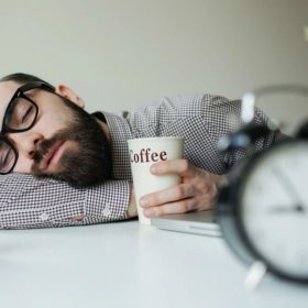 đau đầu sau ngủ trưa