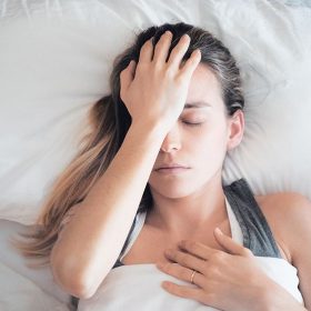 ngủ dậy bị đau đầu