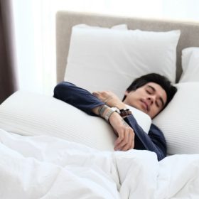 chọn gối cứng hay mềm