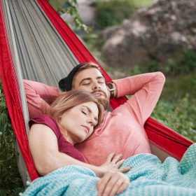 Nằm võng bị đau lưng, cách khắc phục