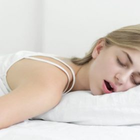 chảy nước giãi khi ngủ