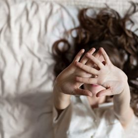 Làm thế nào để ngủ lại sau khi thức dậy vào nửa đêm