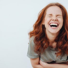 liệu pháp cười giúp ích cho giấc ngủ như thế nào