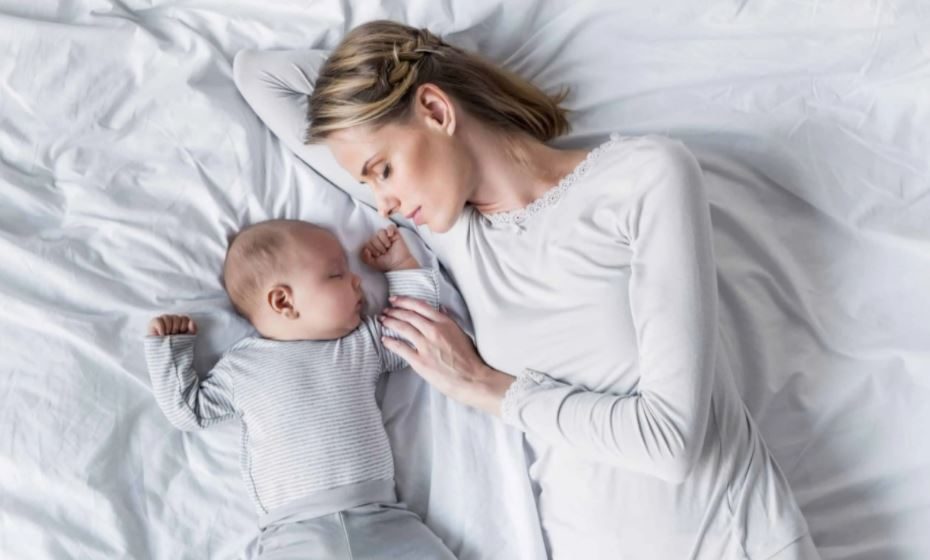 tư thế ngủ sau khi đẻ mổ