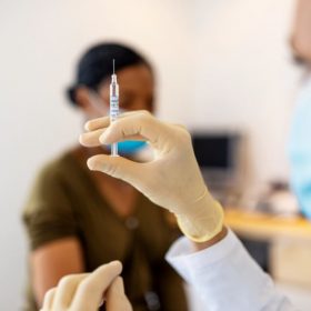 mẹo ngủ ngon sau khi tiêm vacxin covid 19