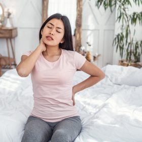 Nằm ở một tư thế suốt đêm