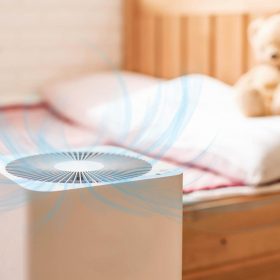 dùng máy lọc không khí trong phòng ngủ