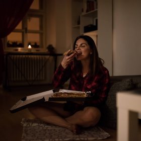 thực phẩm tàn phá giấc ngủ