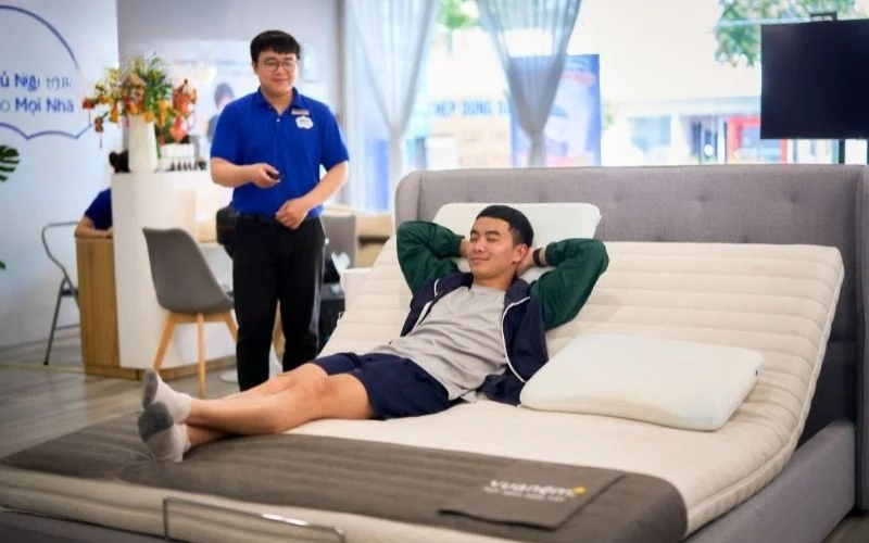 Nằm thử trải nghiệm sản phẩm